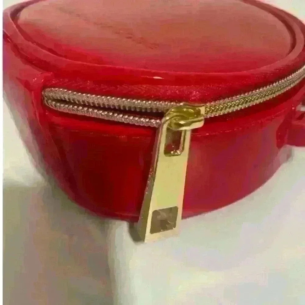 Marc Jacobs NWT Mini 4" Red Patent Leather Crossbody Round Circle Canteen Bag - Picture 2 of 11